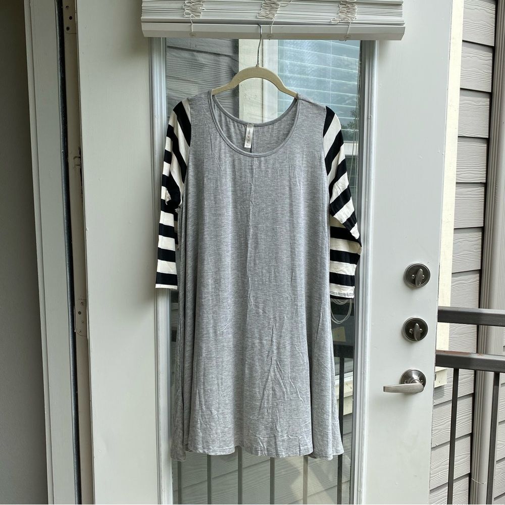 Miss 2 Day Swing Stripe Sleeve Wide Hem Dress Medium Gray T-Shirt Tank Shoulder